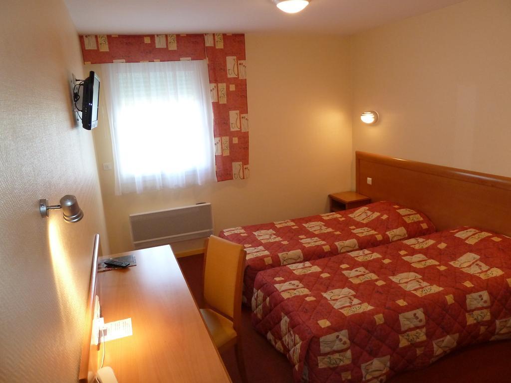 Hotel La Colombiere Cantal Massiac Exterior photo